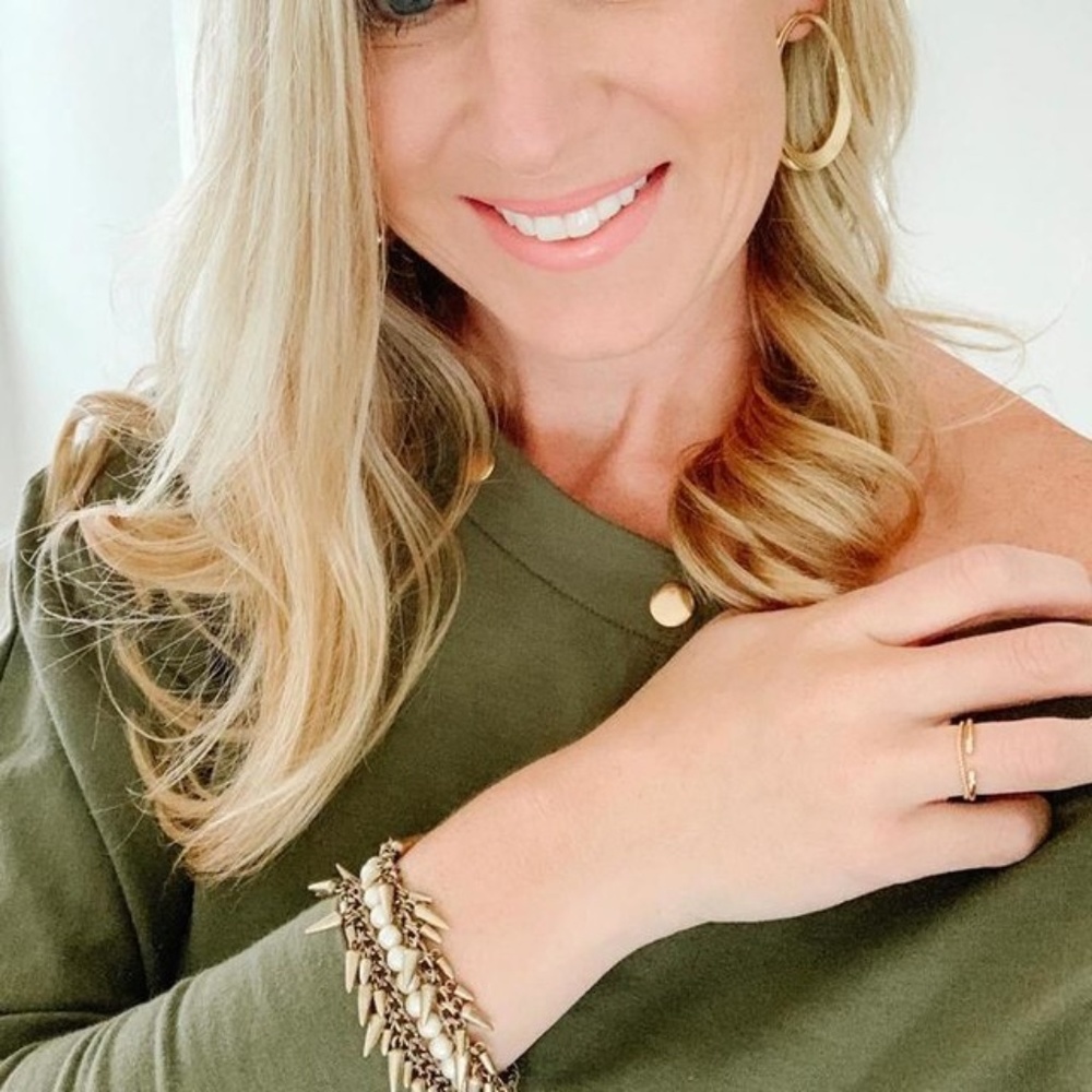 Stella & Dot | Modern Forward Facing Gold Georgia Hoops - Picture 6 of 10